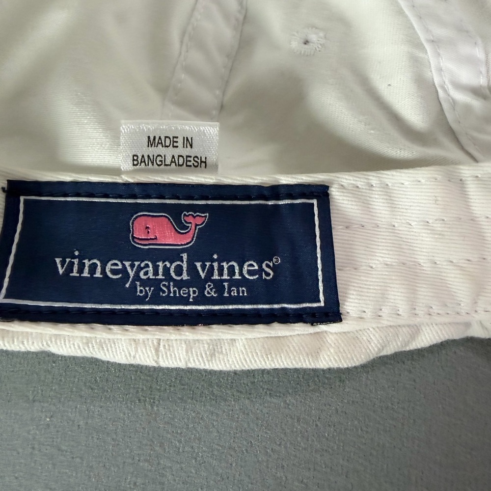 Vineyard Vines White and Red Long Sleeve Tee (Teen 18xl, women’s small)…with hat - Picture 12 of 13